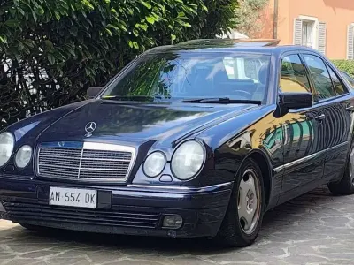 Käytetty Mercedes E200 Avantgarde 136 HP (100 kW) 1996 Sedan
