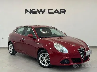 Usata Alfa Romeo Giulietta Distinctive 105 CV (77 kW) 2012 Rosso Utilitaria