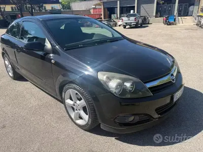 Usata Opel Astra GTC Cosmo 101 CV (74 kW) 2006 Nero Utilitaria