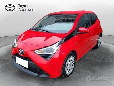 Usata Toyota Aygo X-play 72 CV (52 kW) 2021 Rosso Utilitaria