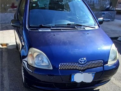 usata Toyota Yaris anno 2000