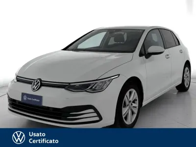Usata VW Golf VII Life 130 CV (95 kW) 2020 Bianco pastello