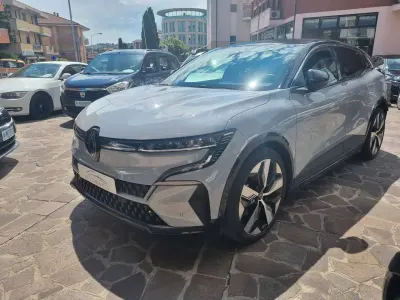 Usata Renault Megane E-Tech Techno 55 kW (75 CV) 2023 Grigio pastello Berlina
