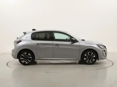 Usata Peugeot 208 Allure 101 CV (74 kW) 2025 Grigiogrigio Utilitaria
