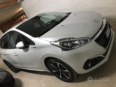 Usata Peugeot 208 Signature Sky 102 CV (75 kW) 2019 Bianco Utilitaria