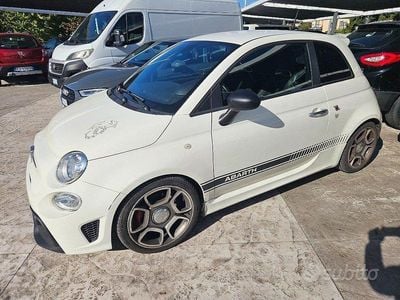 Usata Abarth 500 Custom 135 CV (99 kW) 2015 Bianco pastello Utilitaria
