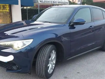Usata Alfa Romeo Stelvio Executive 209 CV (153 kW) 2017 Blu/azzurro SUV