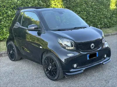 Usata Smart ForTwo Cabrio Superpassion 90 CV (66 kW) 2019 Nero Cabrio