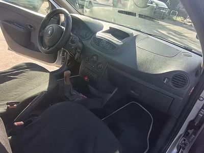 Grigio Usata 2009 Renault Clio II Utilitaria | 2999 € (Buon prezzo)