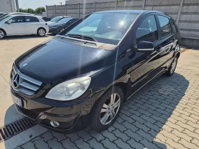 Usata Mercedes B160 Executive 95 CV (69 kW) 2011 Nero Utilitaria