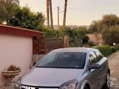 Usata Opel Astra GTC 150 CV (110 kW) 2005 Grigio Coupé