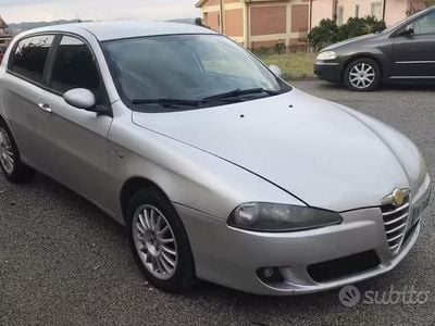 Usata Alfa Romeo 147 120 CV (88 kW) 2008 Grigio Utilitaria
