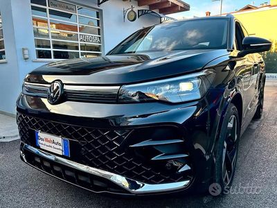 Gebraucht VW Tiguan R-line 150 PS (110 kW) 2024 Schwarz SUV