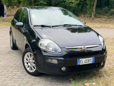 Usata Fiat Grande Punto 69 CV (50 kW) 2012 Nero Utilitaria