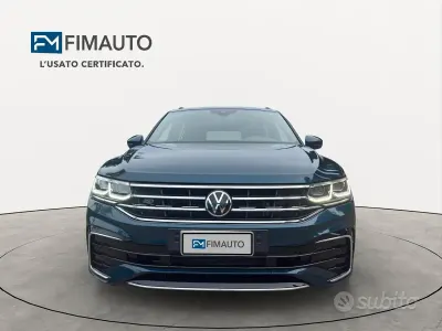 Usata VW Tiguan R-line 150 CV (110 kW) 2023 Verde SUV