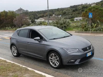 Usata Seat Leon 105 CV (77 kW) 2014 Grigio Berlina