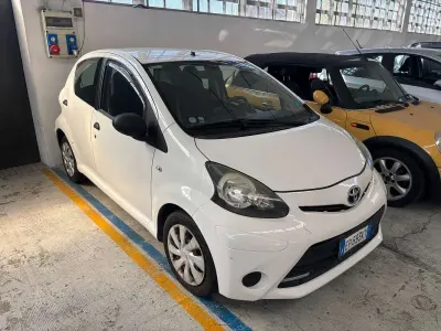 Usata Toyota Aygo Connect Style 68 CV (50 kW) 2012 Bianco Utilitaria