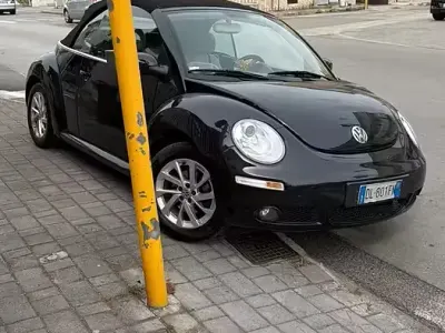 Usata VW New Beetle 102 CV (75 kW) 2007 Nero Utilitaria