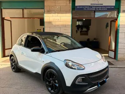 Usata Opel Adam Rocks Rocks 87 CV (63 kW) 2017 Bianco Utilitaria
