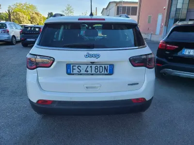 Usado Jeep Compass 120 CV (88 kW) 2018 Blanco SUV