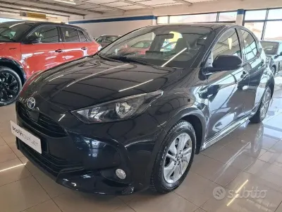 Usata Toyota Yaris Hybrid Business Edition 101 CV (74 kW) 2021 Nero Berlina