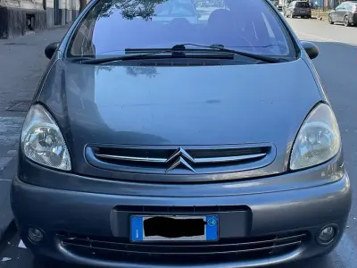 Usata Citroën Xsara Picasso 90 CV (66 kW) 2004 Grigio Monovolume