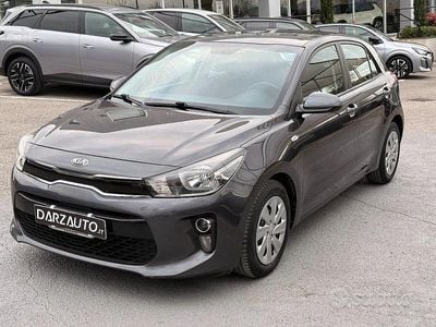 Usata Kia Rio City 84 CV (61 kW) 2017 Grigio Berlina