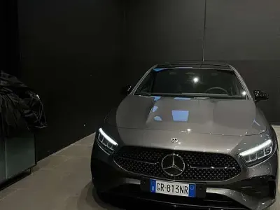 Usata Mercedes A180 AMG Line Premium Plus 116 CV (85 kW) 2023 Grigio Berlina