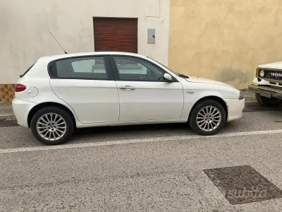 Usata Alfa Romeo 147 120 CV (88 kW) 2008 Bianco Utilitaria