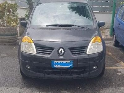 Nero Usata 2005 Renault Modus Monovolume | 1700 €