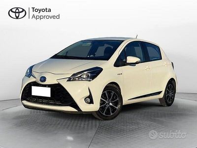Usata Toyota Yaris Hybrid Active 100 CV (73 kW) 2018 Super white Berlina