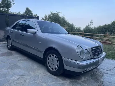 Usata Mercedes E200 Elegance 136 CV (100 kW) 1996 Berlina