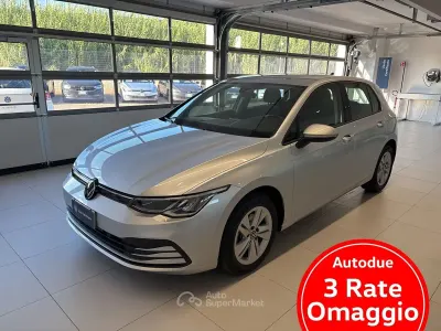 Usata VW Golf VIII Life 110 CV (80 kW) 2024 Argento Berlina