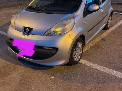 Usata Peugeot 107 68 CV (50 kW) 2007 Grigio Utilitaria