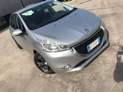 Usata Peugeot 208 Active 91 CV (66 kW) 2015 Grigio Utilitaria