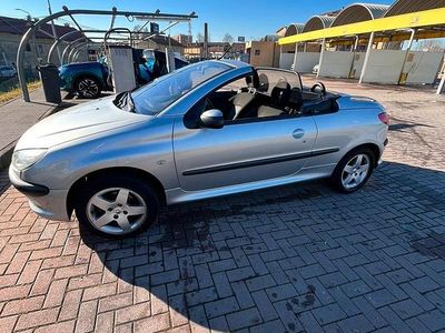 Usata Peugeot 206 CC 110 CV (80 kW) 2001 Grigio Cabrio