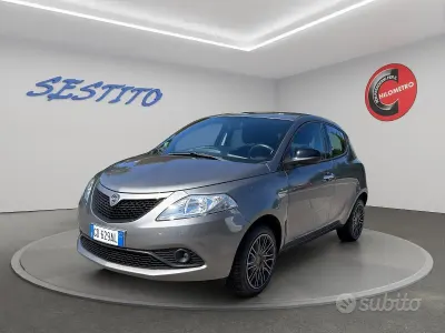 Usata Lancia Ypsilon Gold 69 CV (50 kW) 2020 Grigio Utilitaria