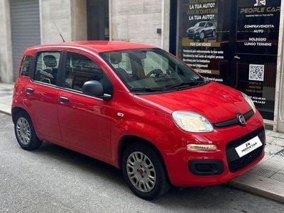 Usata Fiat Panda Lounge 69 CV (50 kW) 2018 Rosso Utilitaria