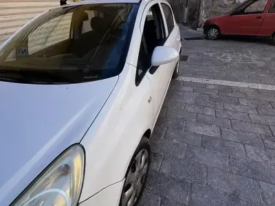 Usata Opel Corsa 45 CV (33 kW) 2010 Utilitaria
