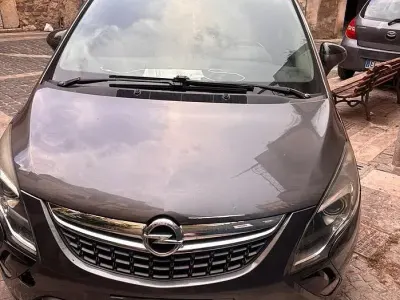 Usata Opel Zafira Tourer 97 CV (71 kW) 2012 Marrone Monovolume