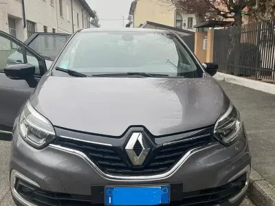 Usata Renault Captur 90 CV (66 kW) 2019 Grigio SUV