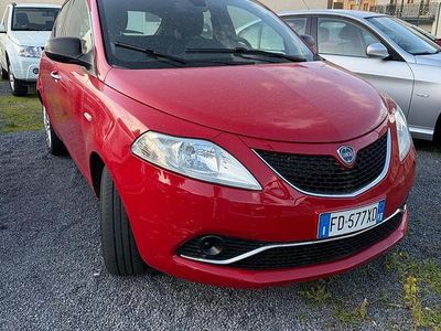 Usata Lancia Ypsilon Platinum 69 CV (50 kW) 2016 Rosso Utilitaria