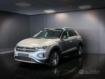 Usata VW T-Roc 150 CV (110 kW) 2023 Grigio SUV