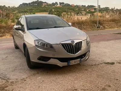 Usata Lancia Delta 120 CV (88 kW) 2010 Grigio Utilitaria