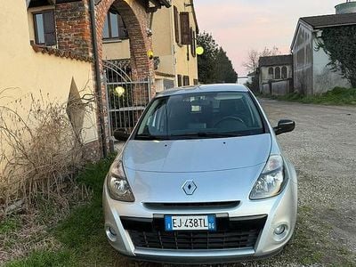 Usata Renault Clio II 75 CV (55 kW) 2011 Grigio Berlina