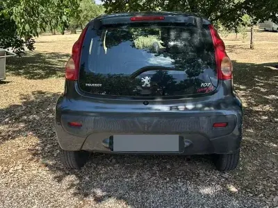 Usata Peugeot 107 68 CV (50 kW) 2009 Nero Utilitaria