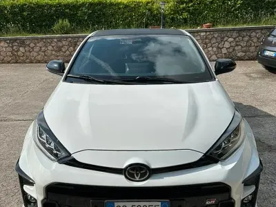 Usata Toyota Yaris 261 CV (191 kW) 2021 Bianco Utilitaria