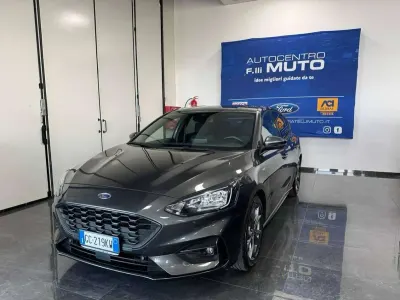 Usata Ford Focus ST-Line 125 CV (91 kW) 2020 Magnetic grey Berlina