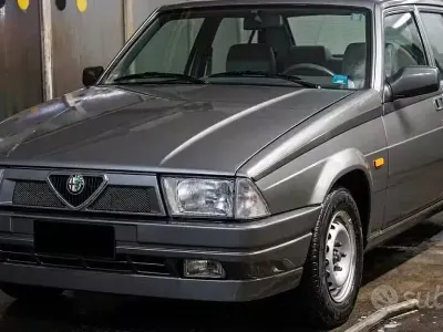 Usata Alfa Romeo 75 120 CV (88 kW) 1991 Grigio Berlina