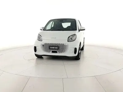 Usata Smart ForTwo Coupé Passion 41 kW (56 CV) 2022 Crystal white Utilitaria